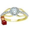 Zaręczynowy złoty pierścionek z białymi kamieniami