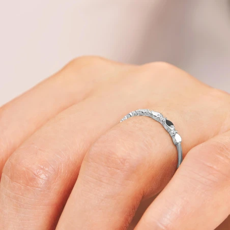 Srebrny pierścionek serca białe cyrkonie