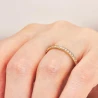 Złoty pierścionek z obrączka kamieniami 585
