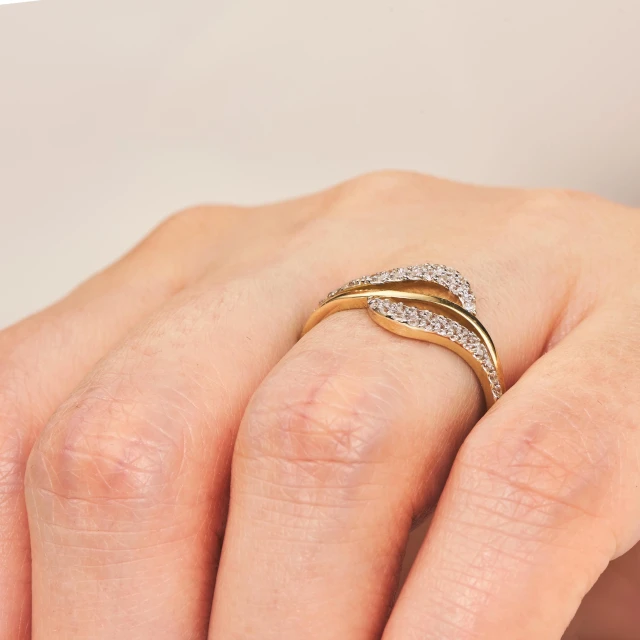 Ring aus Zirkonia Gold