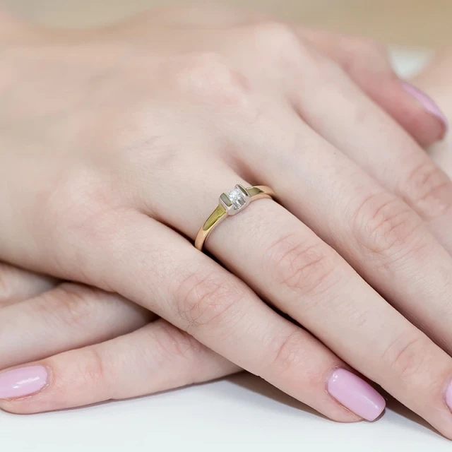 Złoty Pierścionek 585 z diamentem brylant 0,08ct