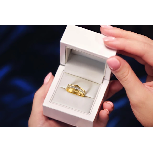 Gold Ring breite Eheringsteine