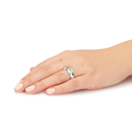 Srebrny pierścionek z dużym błękitnym kamieniem