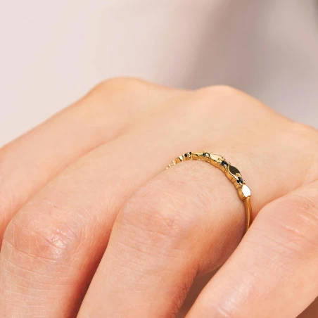 Złoty pierścionek serca 585 czarne kamienie