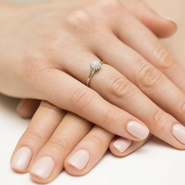 Złoty pierścionek z diamentem 0,11ct