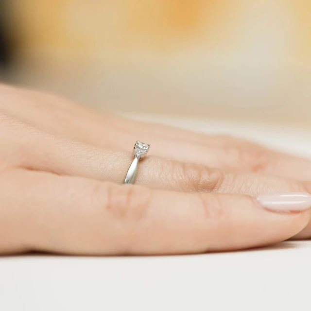 Złoty Pierścionek 585 Białe Złoto Brylant Diamenty 0,13ct