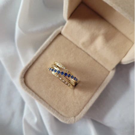 Złoty pierścionek szeroki biało- szafirowy
