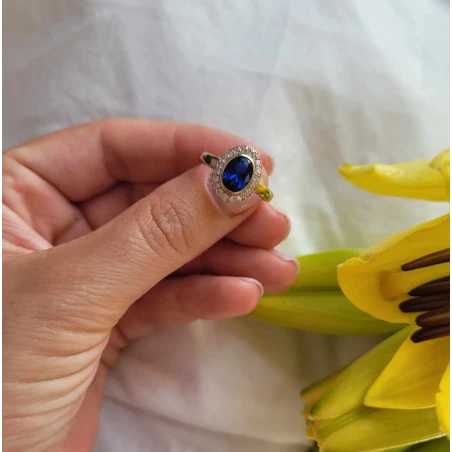 Złoty pierścionek 585 duży niebieski kamień