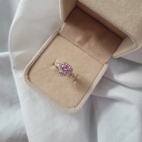 Złoty pierścionek zaręczynowy różowe serce