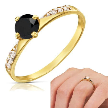 Zaręczynowy pierścionek złoty z czarnym kamieniem