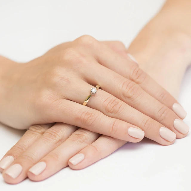 Pierścionek zaręczynowy z brylantem 0,40ct