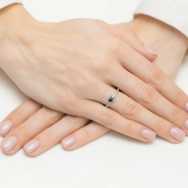 Złoty Pierścionek 585 Białe Złoto Serce Brylant 0,03ct certyfikat