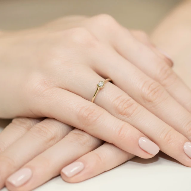 Złoty Pierścionek 585 z diamentem brylant 0,09ct