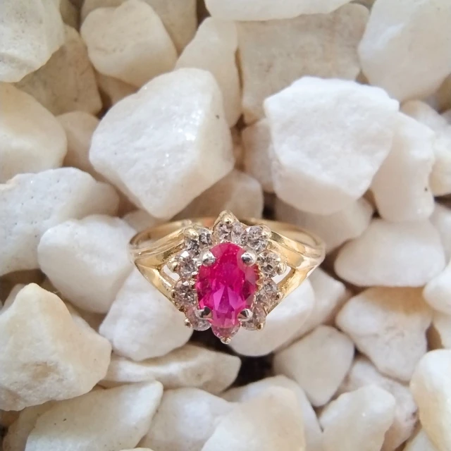 Modischer Goldring mit Strasssteinen Markise dunkelrosa