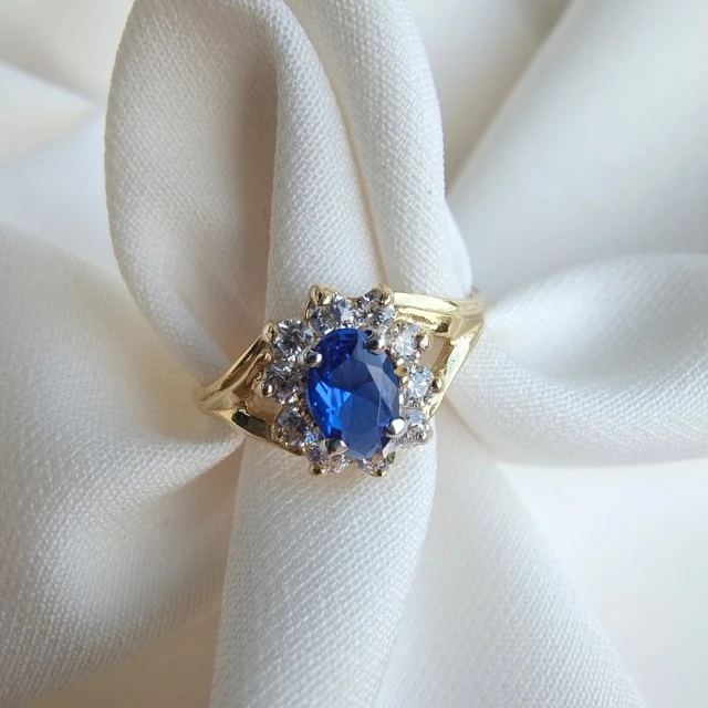 Modischer Goldring mit Strasssteinen Marquise Blue
