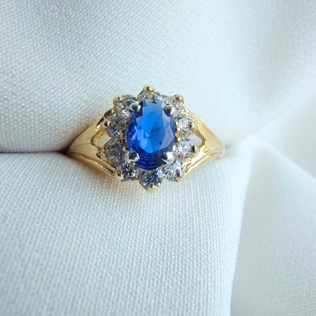 Modischer Goldring mit Strasssteinen Marquise Blue