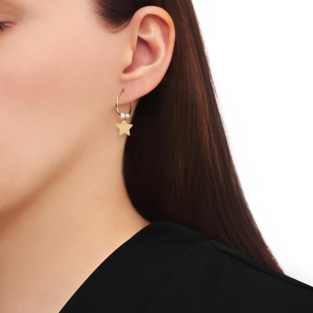 Goldene Ohrringe des Eclat Pearl Rades mit Sternprobe 585