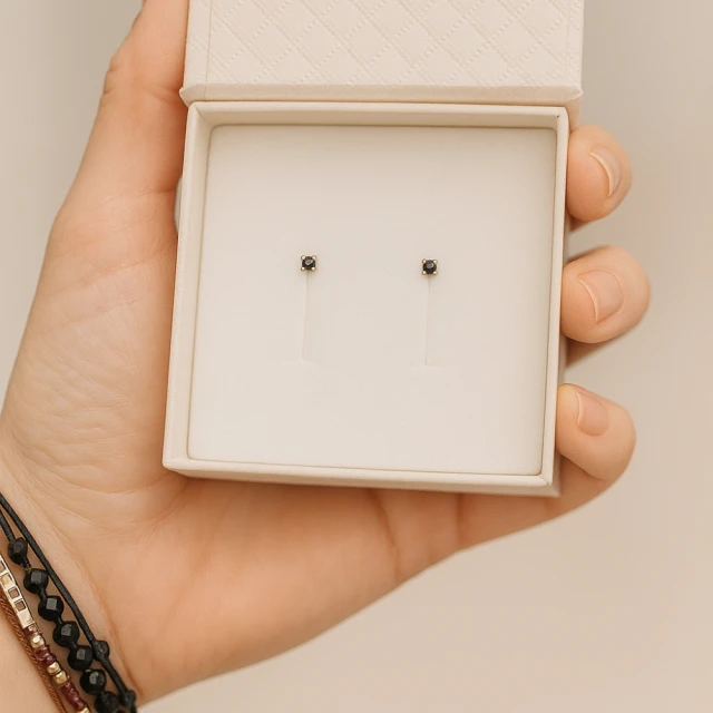 copy of Zarte Goldohrringe mit Zirkonia-Probe 585