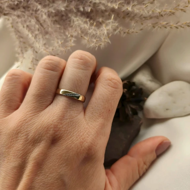 Pierścionek obrączka z cyrkoniami próba złota 333