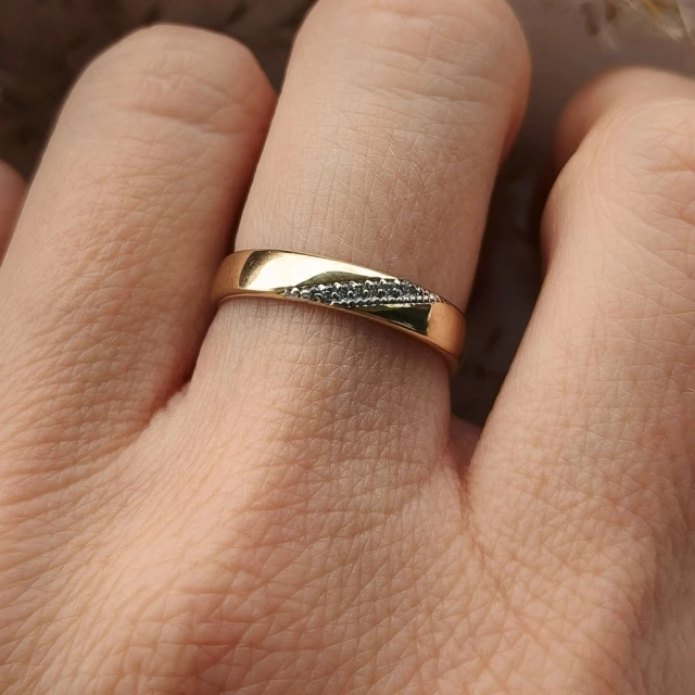 Pierścionek obrączka z cyrkoniami próba złota 333