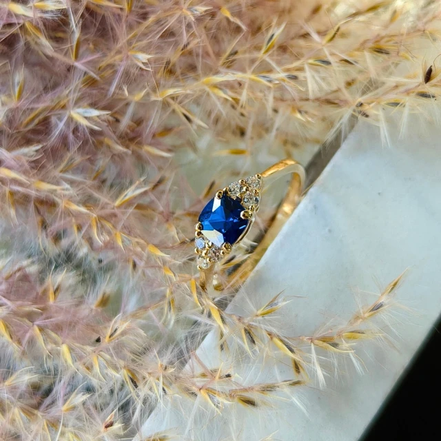 Goldring mit Zirkonia SQUARE