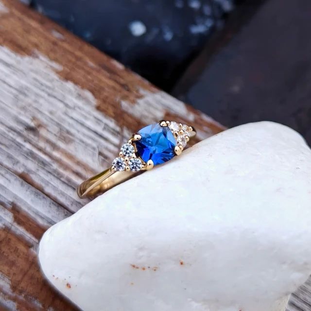 Goldring mit Zirkonia SQUARE