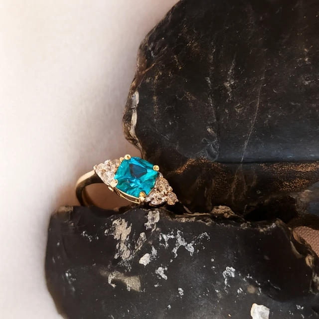 Goldring mit Zirkonia SQUARE