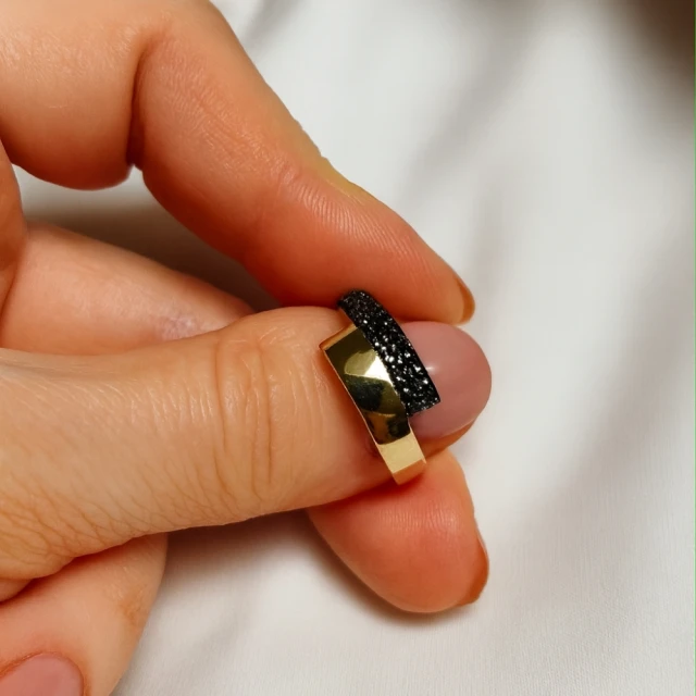 Gold Ring Asymmetrisch Schönes Muster