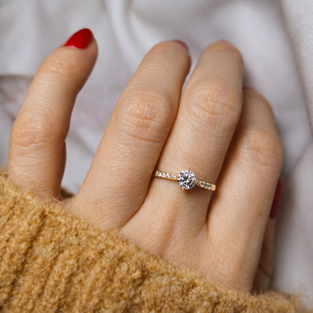 Gold Ring Zirkonie Nur ein Versuch 585