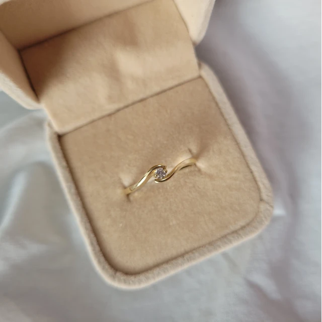 Złoty pierścionek 585 klasyczny wzór