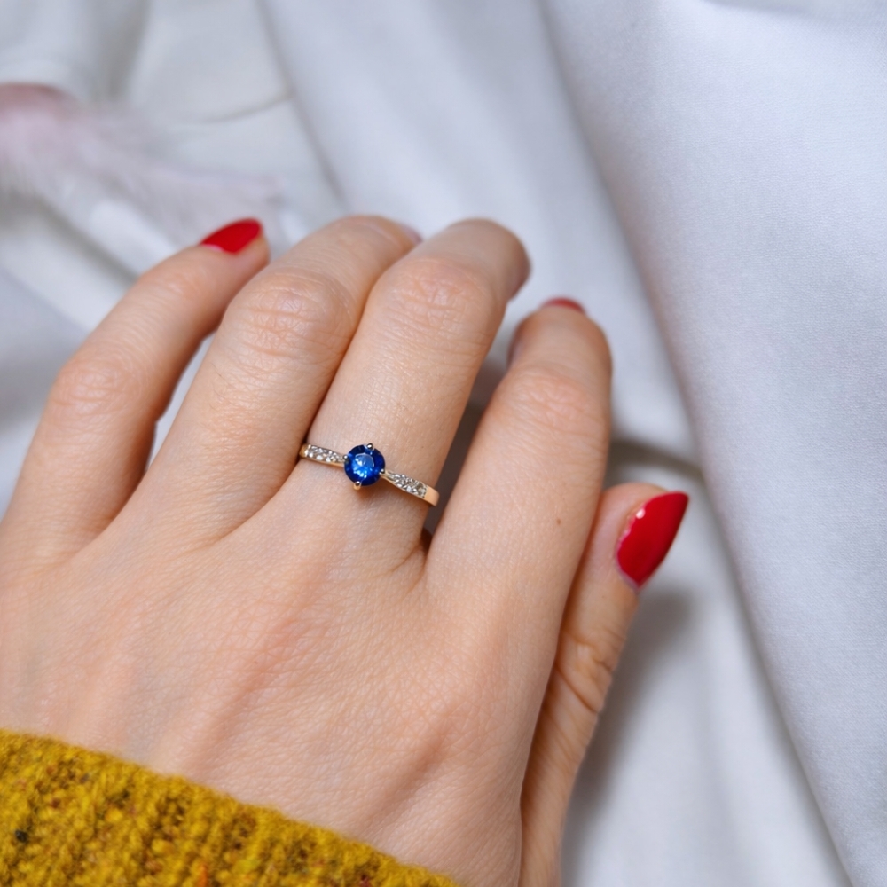 Gold Ring Zirkonie Nur ein blauer Stein 585