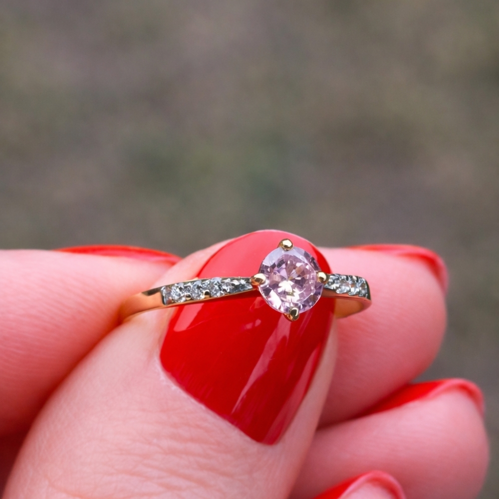 Złoty pierścionek Cyrkonie Only One pudrowy róż