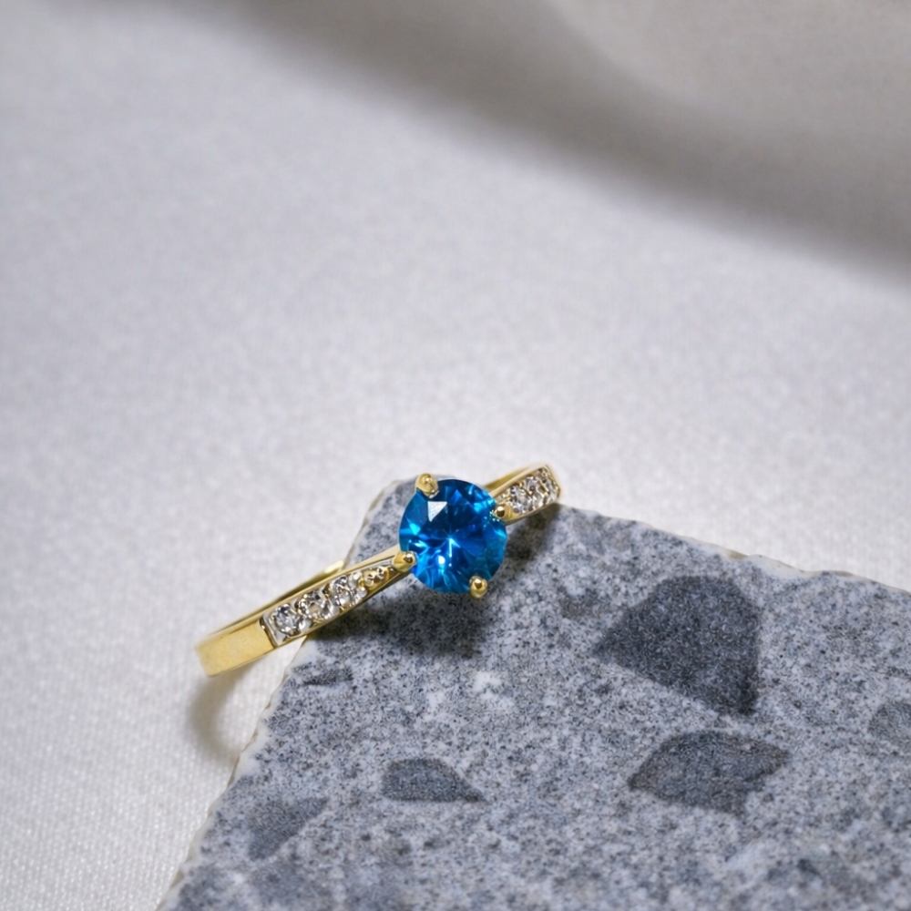 Zaręczynowy pierścionek złoty z turkusowym kamieniem