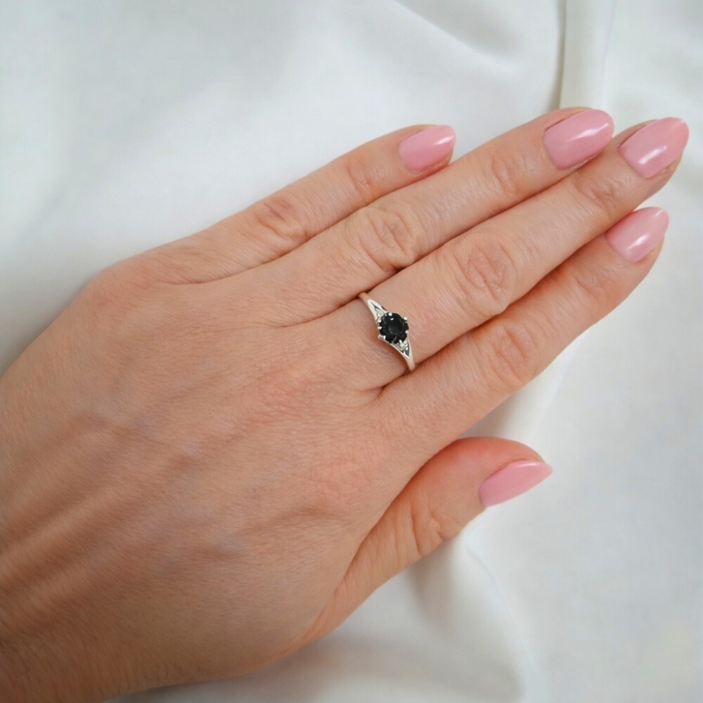 Pierścionek srebrny zaręczynowy czarny z cyrkoniami próba 925