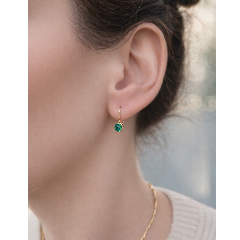 copy of Goldene Ohrringe mit Zirkonoxidblüten verziert