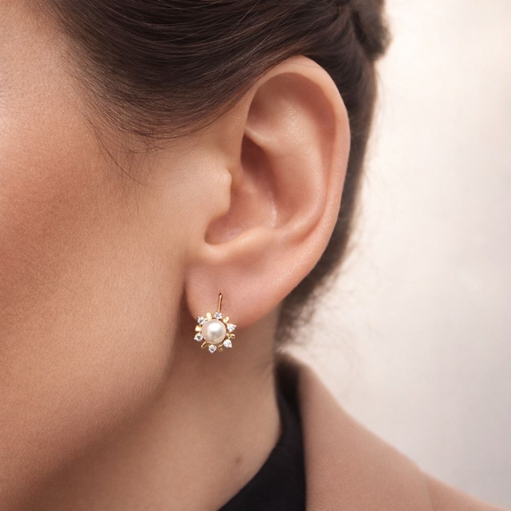 Złote kolczyki z perłą Kwiatek próba 585