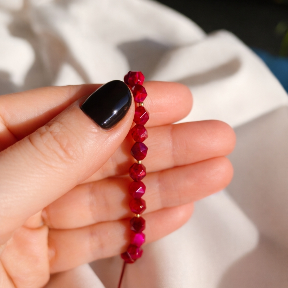 Bransoletka rubinowe tygrysie oko i złote kuleczki złoto próba 585