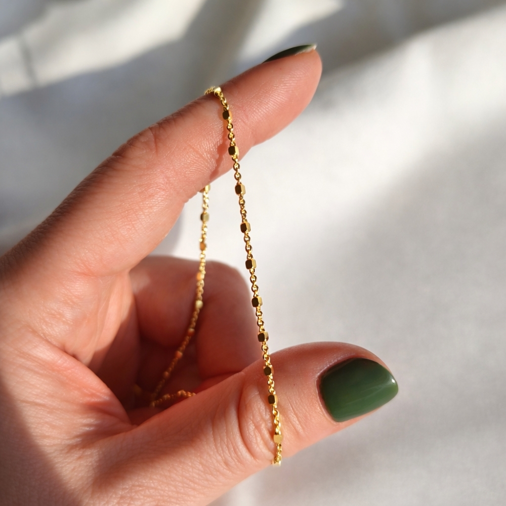 Naszyjnik pozłacany małe kosteczki piękny i subtelny