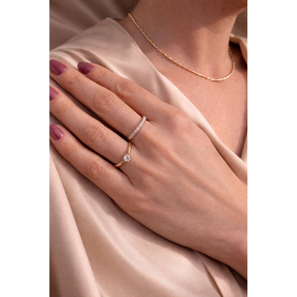 Złoty pierścionek z cyrkoniami dookoła 585