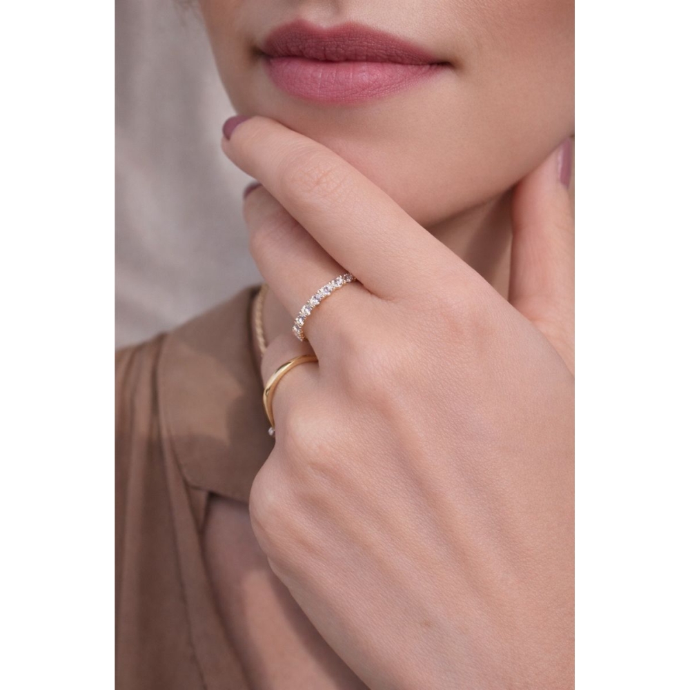 Złoty pierścionek z cyrkoniami dookoła 585