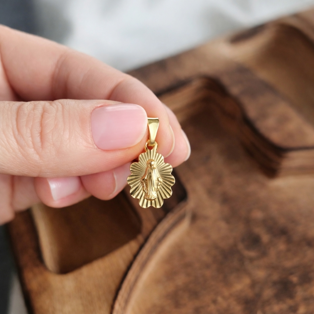 Naszyjnik na Komunię z Matką Boską srebrny 925 pozłacany 45 cm