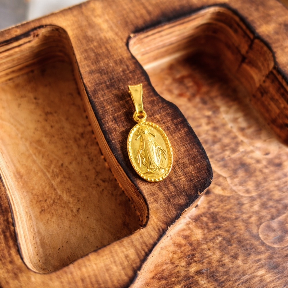 Naszyjnik na Komunię srebrny Pozłacany z Matką Boską 45 cm próba 925