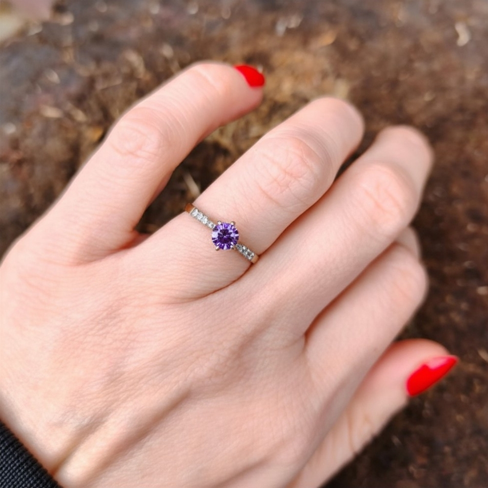 Pierścionek zaręczynowy fioletowy kamień 333
