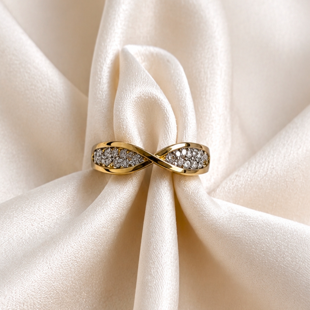 Pierścionek złoty przeplatany wzór cyrkonie próba 585