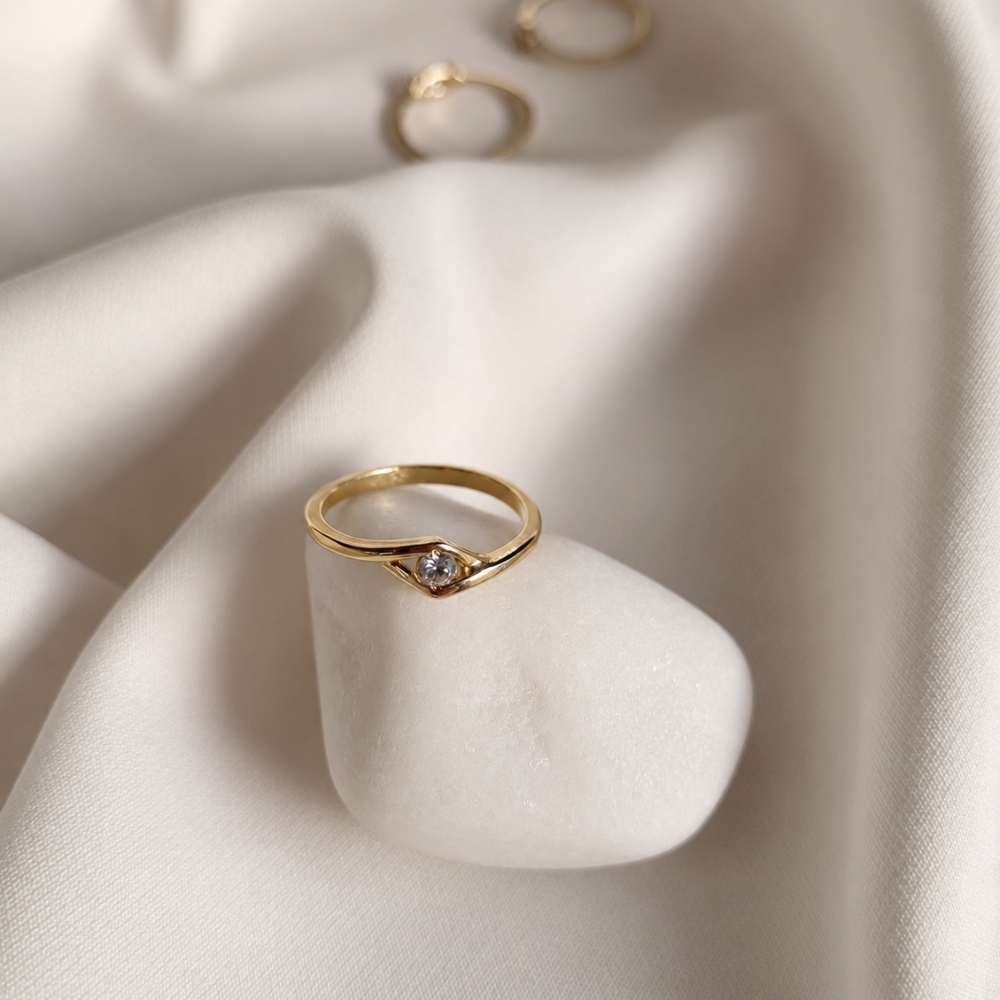 Subtiler und schöner Goldener Ring Zirkonia