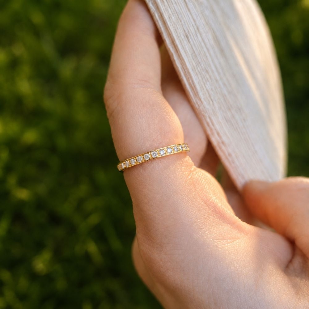Goldring mit Strasssteinen Muster 585