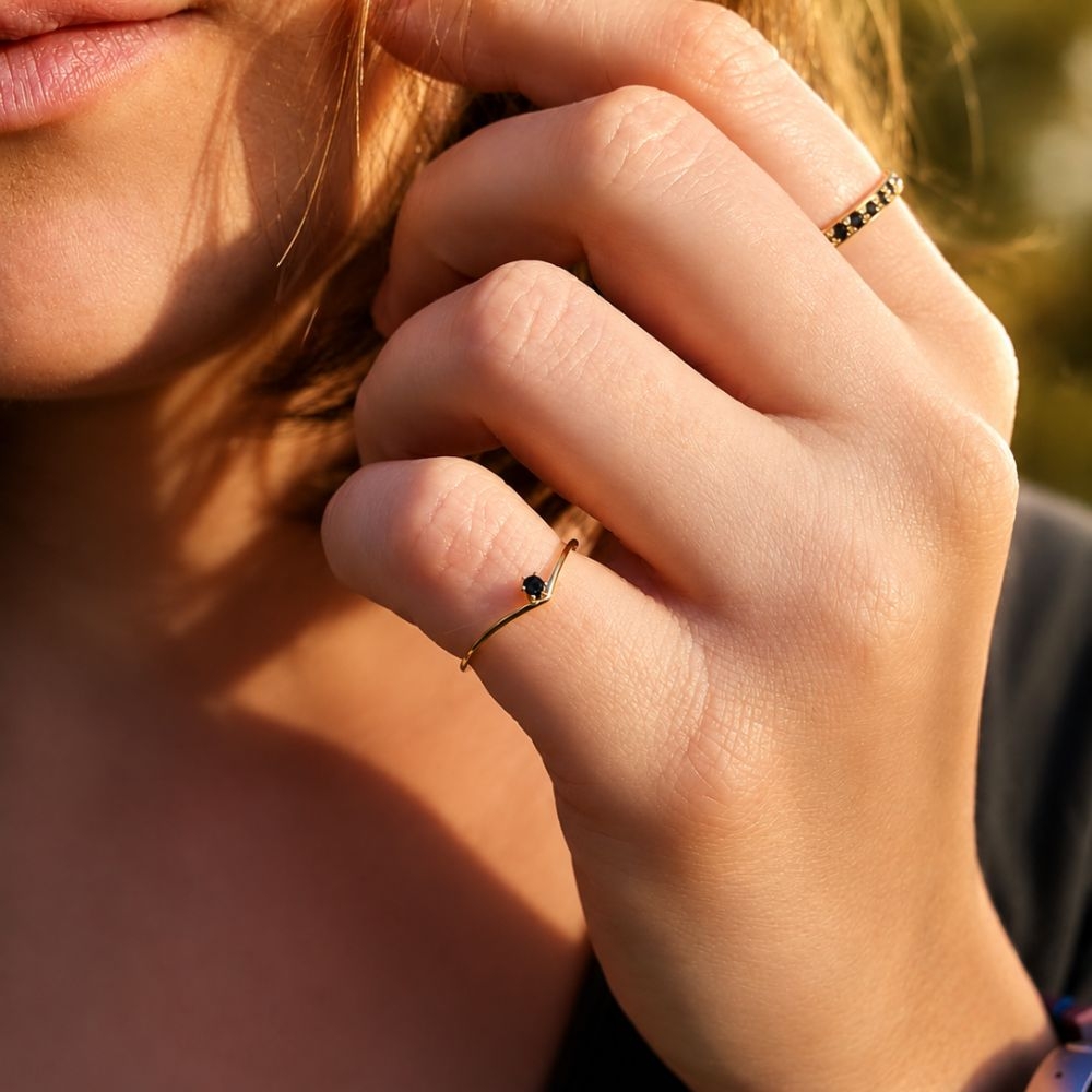 Schöner Goldring mit Zirkonia-Öse 585
