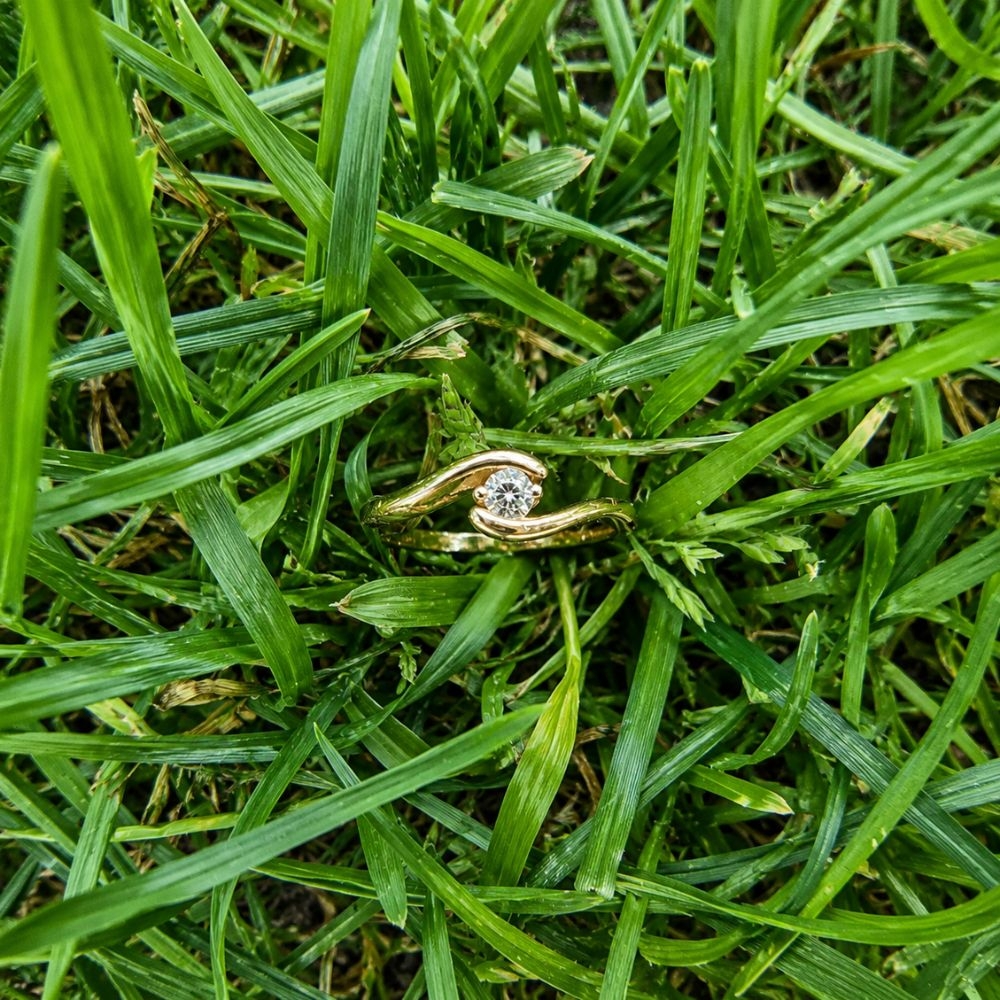 Zarter asymmetrischer Goldring