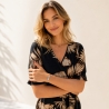 Letnia błękitna bransoletka na modelce
