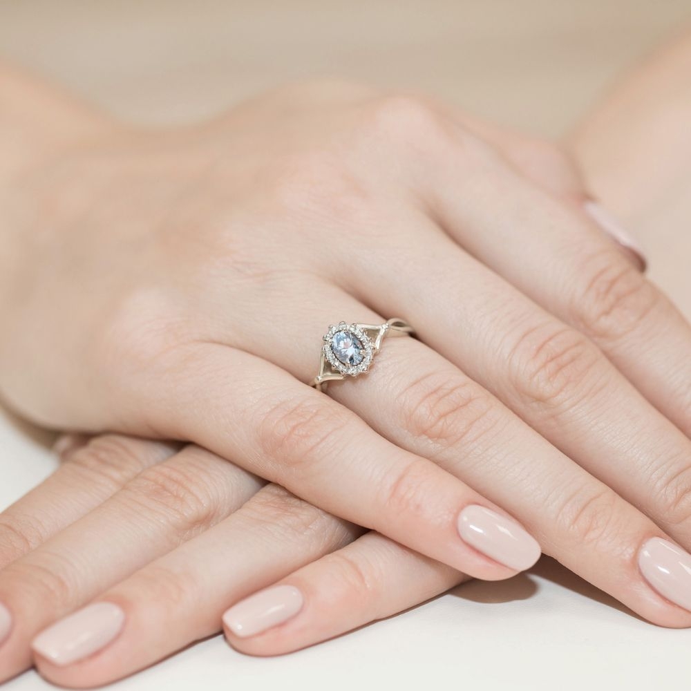 Złoty Pierścionek 375 Białe Złoto Niebieski Diament Laboratoryjny 0,62 ct